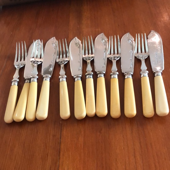 Vintage Antique 12 pc Silverplate Fish/Desert Set - Picture 4 of 8